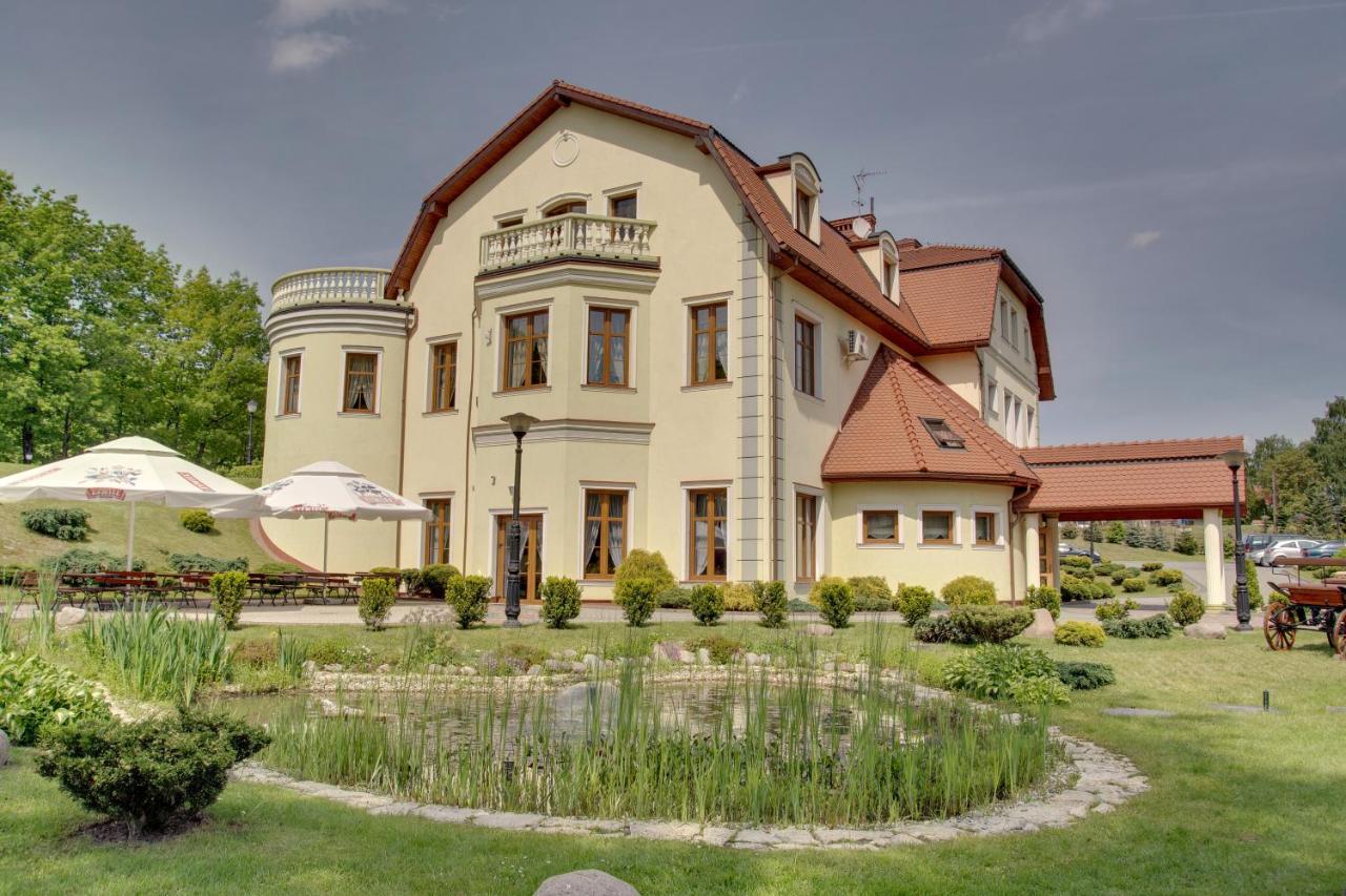 Zajazd Zlota Iglica Pogrzebien Kültér fotó